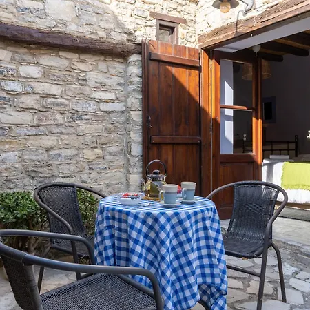 Monti Cozy Yard & Bbq Perfect For Families & Friends *