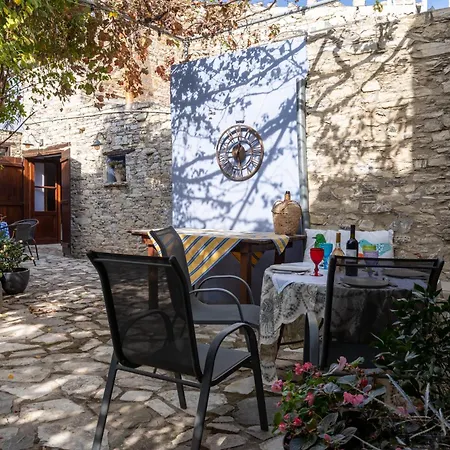 別荘 Monti Cozy Yard & Bbq Perfect For Families & Friends Kato Lefkara