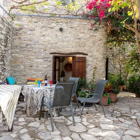 Monti Cozy Yard & Bbq Perfect For Families & Friends *