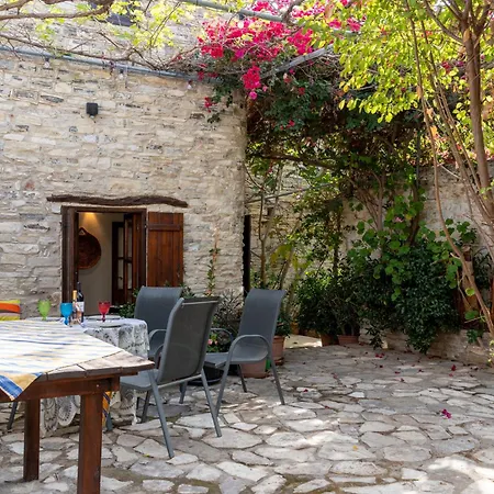 Monti Cozy Yard & Bbq Perfect For Families & Friends Kato Lefkara