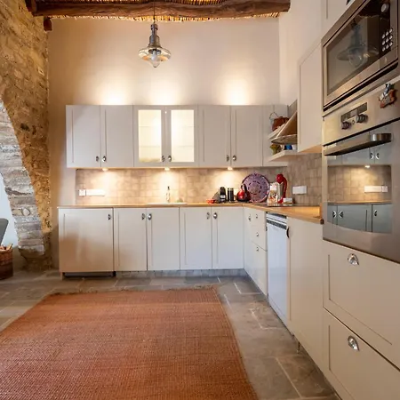 Monti Cozy Yard & Bbq Perfect For Families & Friends *