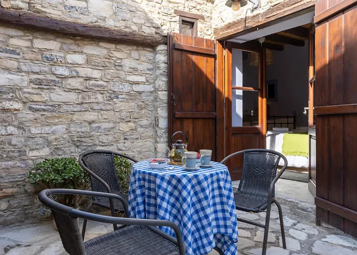 Monti Cozy Yard & Bbq Perfect For Families & Friends *