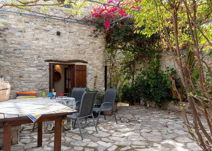 Monti Cozy Yard & Bbq Perfect For Families & Friends Kato Lefkara