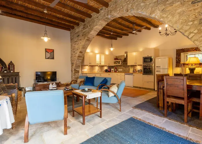 Monti Cozy Yard & Bbq Perfect For Families & Friends *