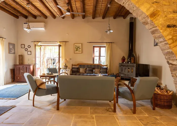 Monti Cozy Yard & Bbq Perfect For Families & Friends