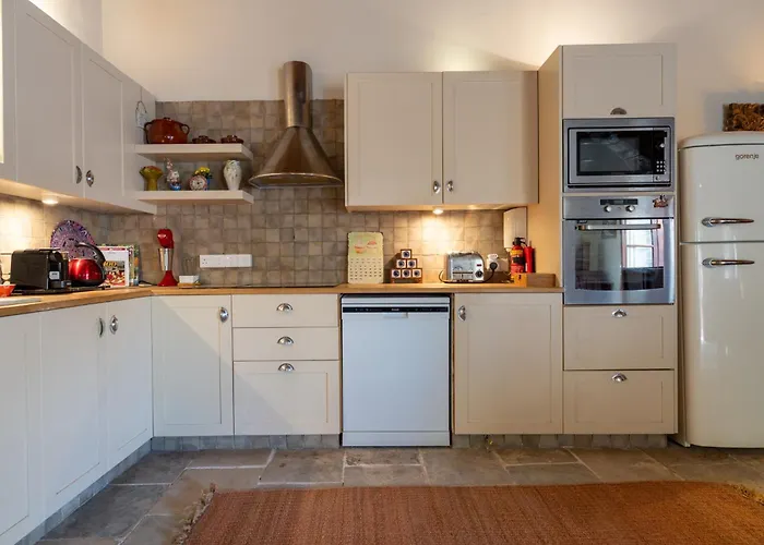 Monti Cozy Yard & Bbq Perfect For Families & Friends Holiday home