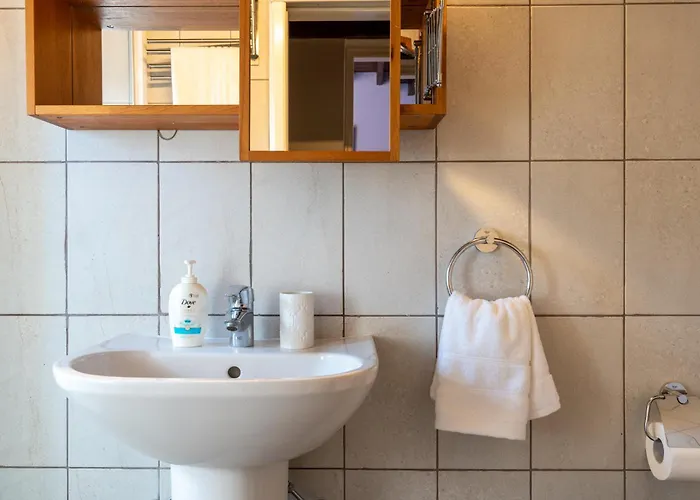 Monti Cozy Yard & Bbq Perfect For Families & Friends